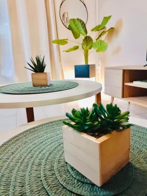 Le Savana Lodge Chanas Bagian luar foto