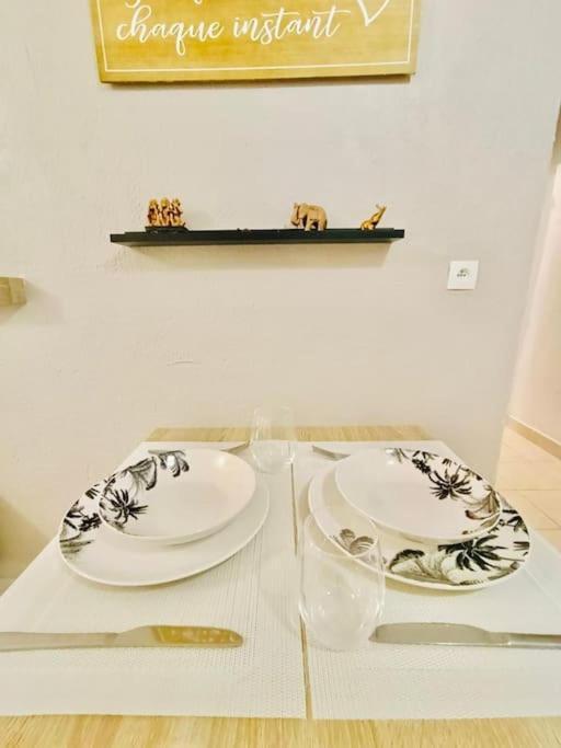 Le Savana Lodge Chanas Bagian luar foto